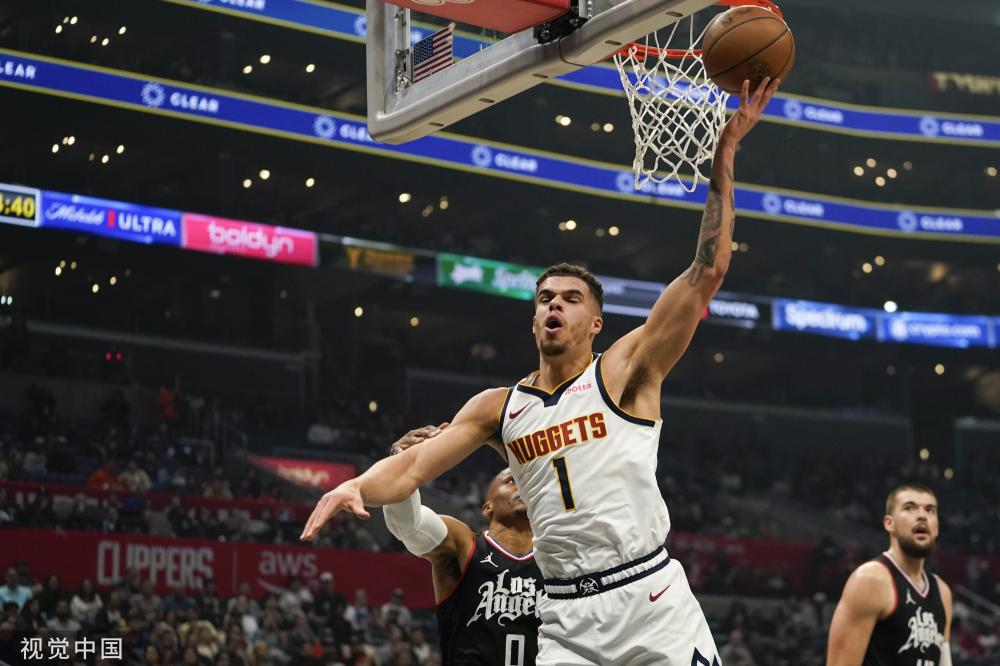 的出球口与 的出球口与